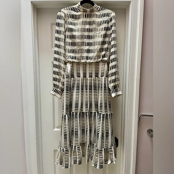 $1023 New Saloni ISABEL B TIERED FIL COUPÉ SILK-BLEND GEORGETTE MAXI DRESS - Picture 4 of 11